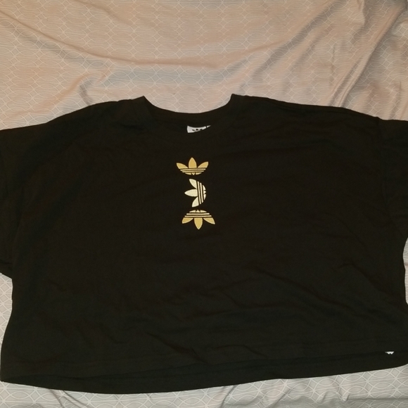 adidas Tops - NWT ADIDAS LARGE LOGO CROPPED TEE